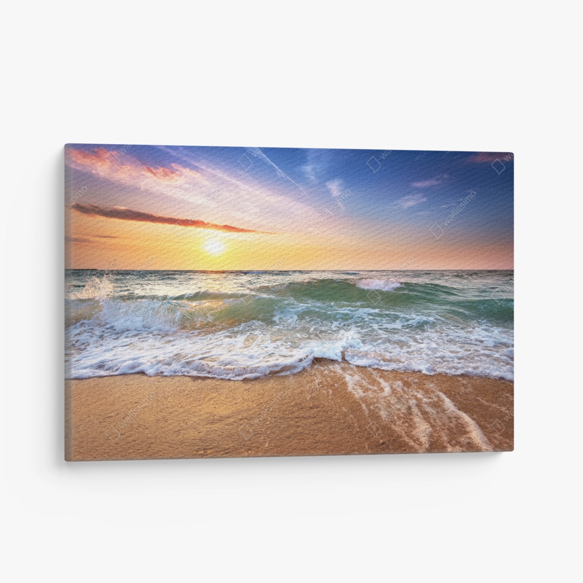 Leinwandbild goldener sonnenuntergang am strand mit sanften wellen – Pixers®