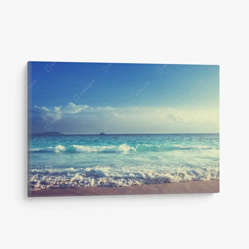 Leinwandbild strand auf den Seychellen bei sonnenuntergang