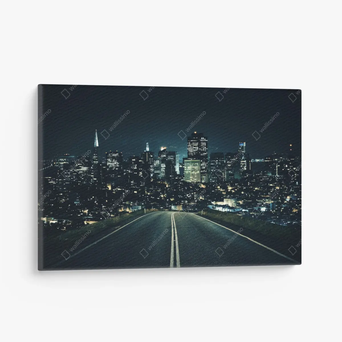 Leinwandbild straße zur beleuchteten stadtsilhouette bei nacht – Pixers®