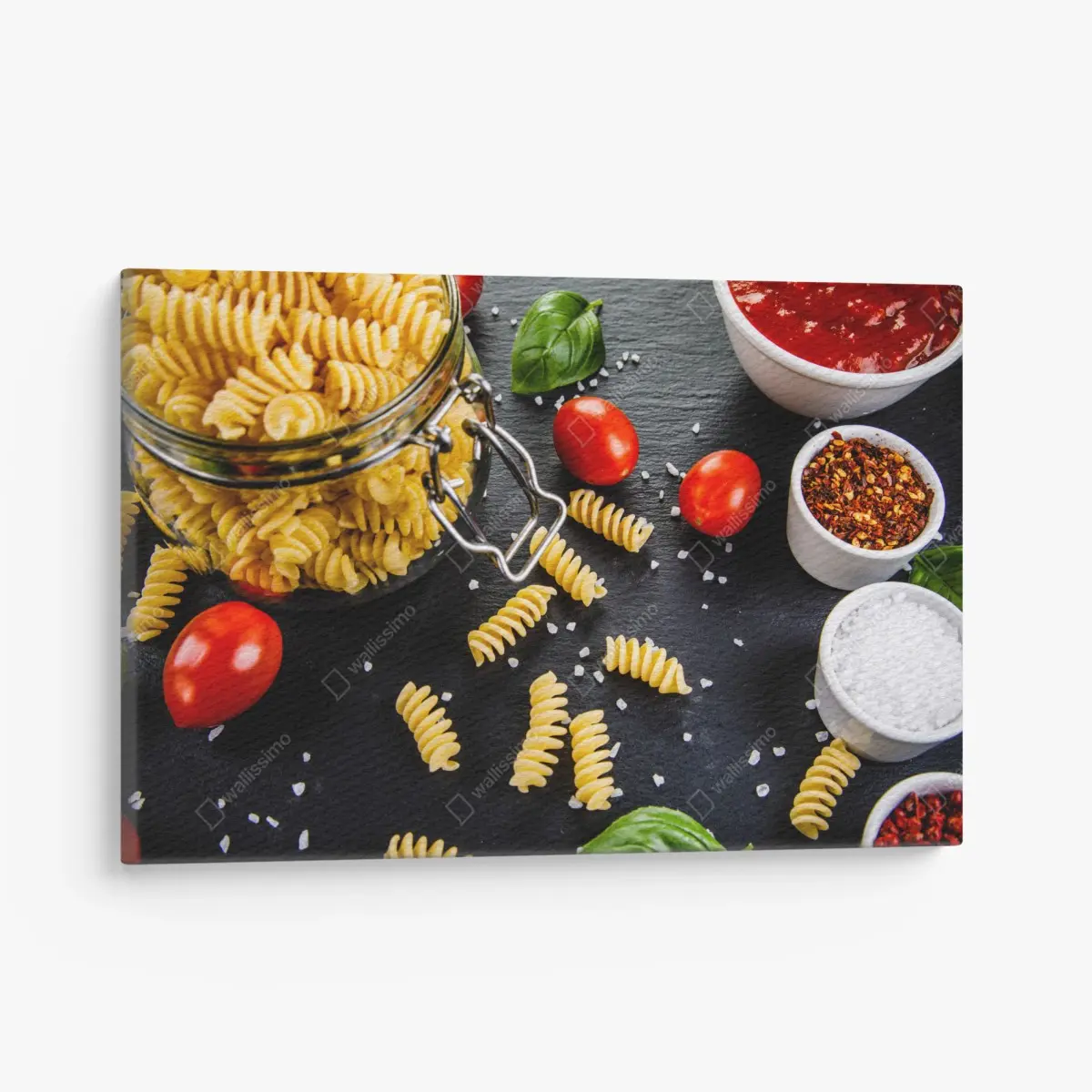 Leinwandbild pasta zutaten arrangiert mit tomaten und basilikum – Pixers®