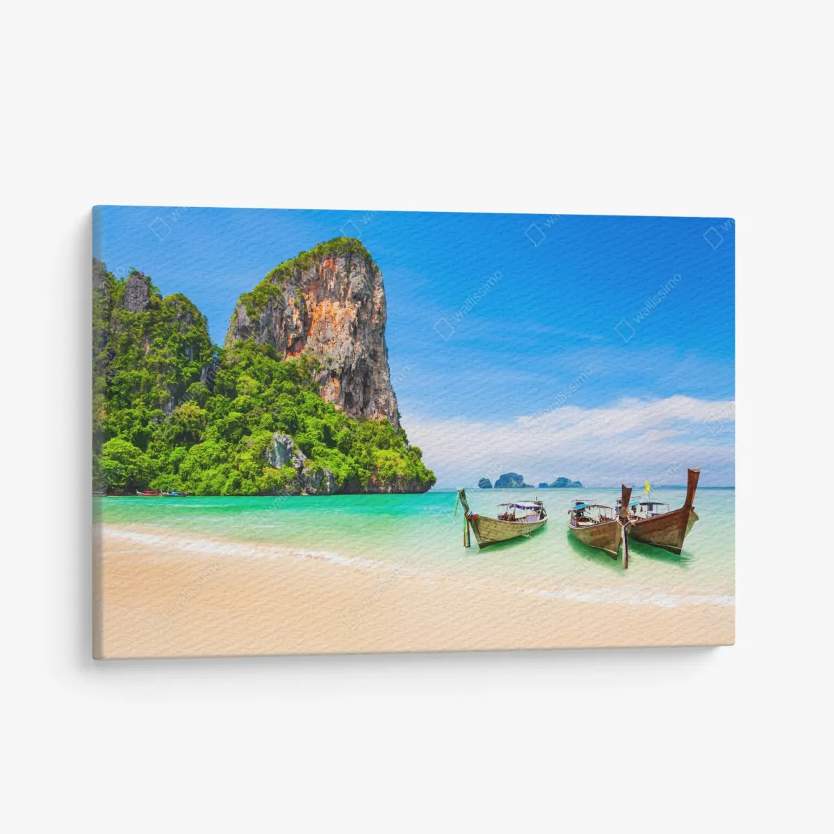 Leinwandbild tropischer strand mit traditionellen booten in Thailand – Pixers®