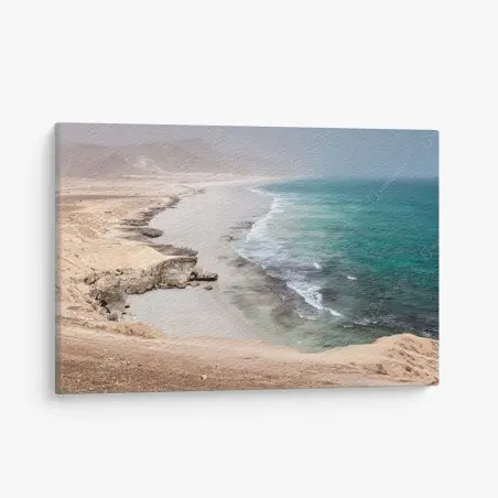 Leinwandbild ruhige türkisfarbene küstenlinie über wüstenklippen – Pixers®