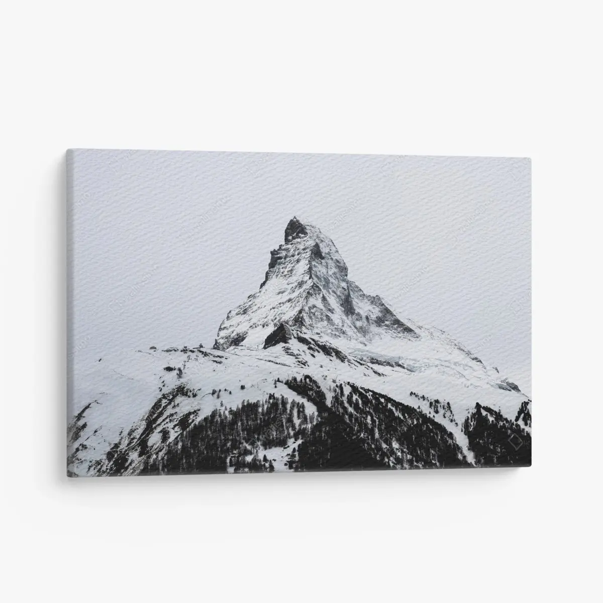 Leinwandbild einsamer schneebedeckter berggipfel – Pixers®