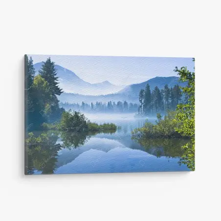 Leinwandbild nebliger bergsee mit spiegelnder oberfläche – Pixers®