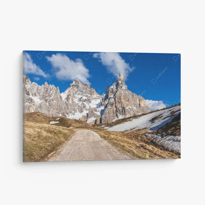 Leinwandbild hohe berggipfel und ein sich windender weg