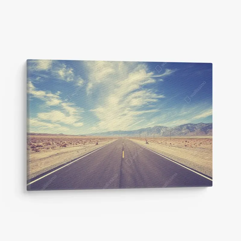 Leinwandbild vintage landstraße unter weitem himmel