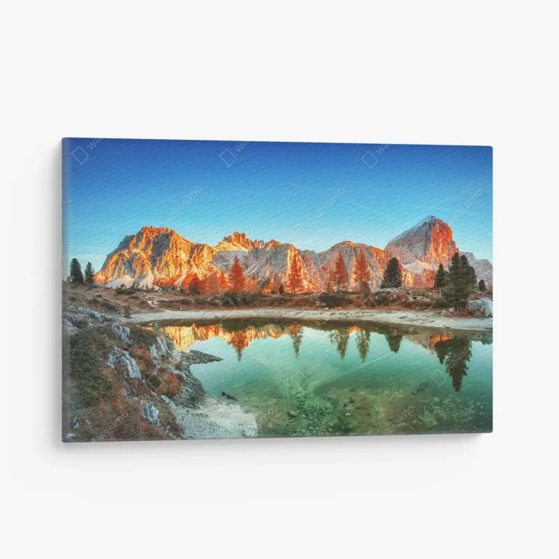 Leinwandbild alpiner sonnenaufgang über bergsee