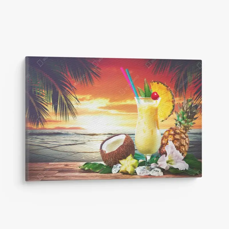 Leinwandbild tropischer kokos-ananas-cocktail am strand bei sonnenuntergang