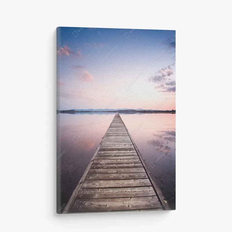 Leinwandbild holzsteg zum horizont bei sonnenuntergang