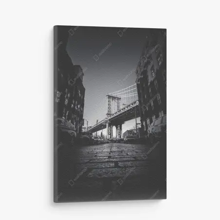 Leinwandbild Manhattan brücke perspektive über kopfsteinpflaster – Pixers®