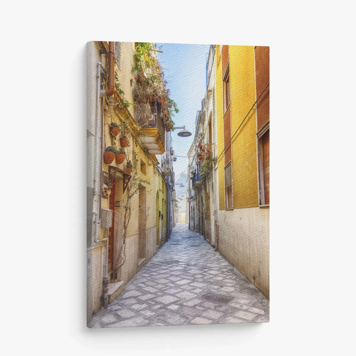 Leinwandbild sonnige gasse in Brindisi – Pixers®