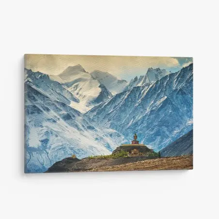 Leinwandbild majestätisches bergkloster vor schneebedeckten gipfeln – Pixers®