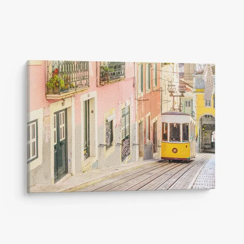 Leinwandbild sonnige Lissabon straßenbahn in pastellfarben
