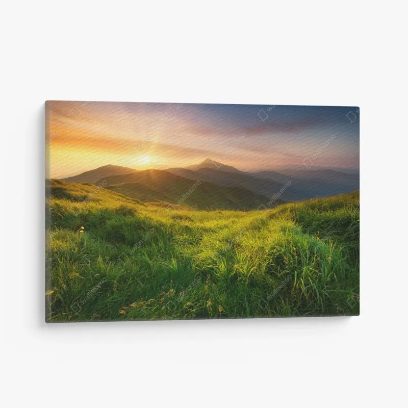 Leinwandbild sonnenaufgang über dem smaragdgrünen bergtal