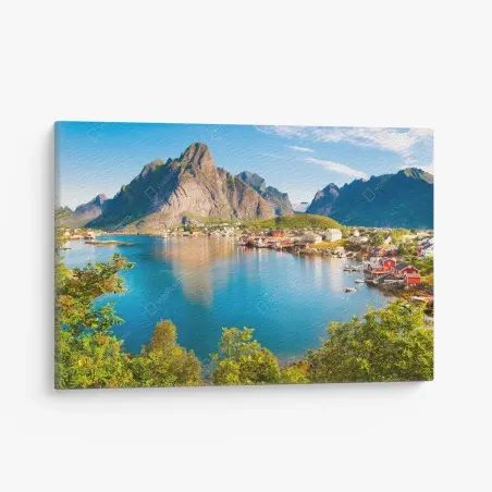 Leinwandbild ruhiges fjorddorf mit bergen und spiegelungen – Pixers®