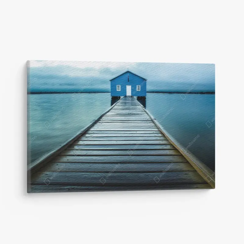 Leinwandbild blaues bootshaus am ende des stegs
