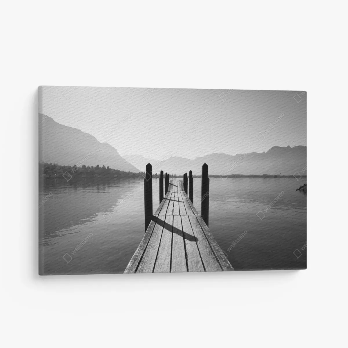 Leinwandbild ruhiger steg am see in schwarzweiß – Pixers®