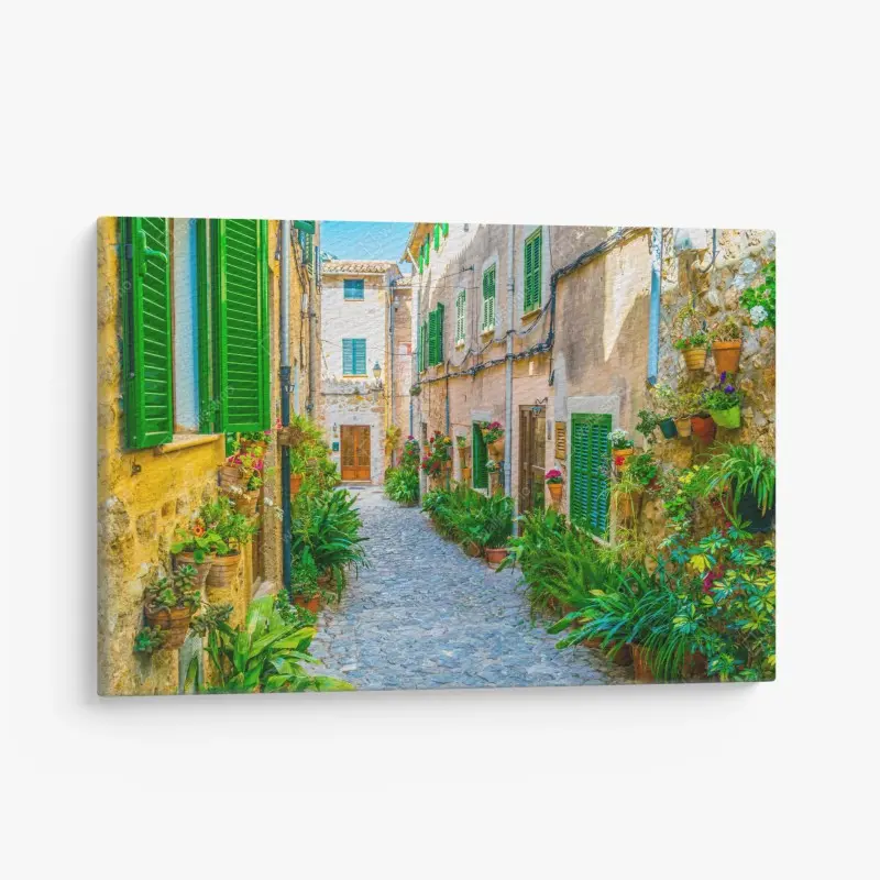 Leinwandbild sonnige gasse mit grünen fensterläden