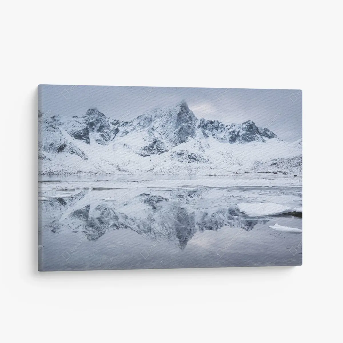 Leinwandbild verschneite bergspiegelung in Norwegen – Pixers®