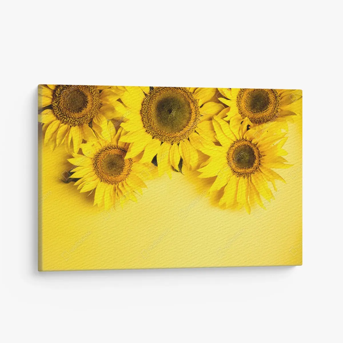 Leinwandbild leuchtender sonnenblumenstrauß auf gelbem hintergrund – Pixers®