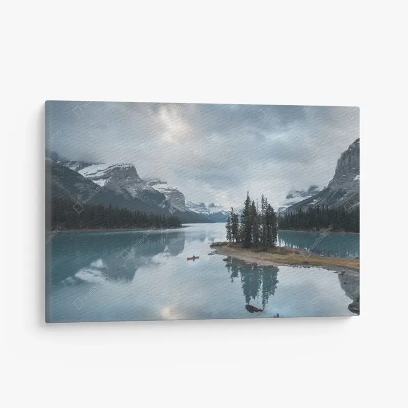 Leinwandbild ruhiger alpensee mit insel und kajak