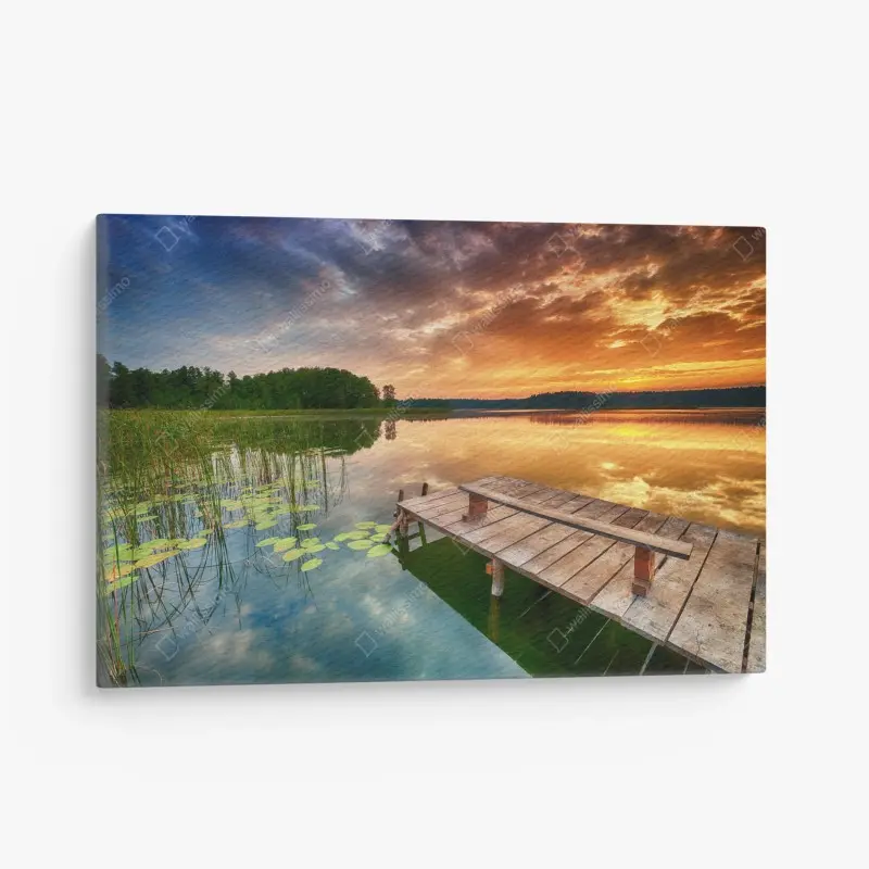 Leinwandbild goldener sonnenaufgang über ruhigem see