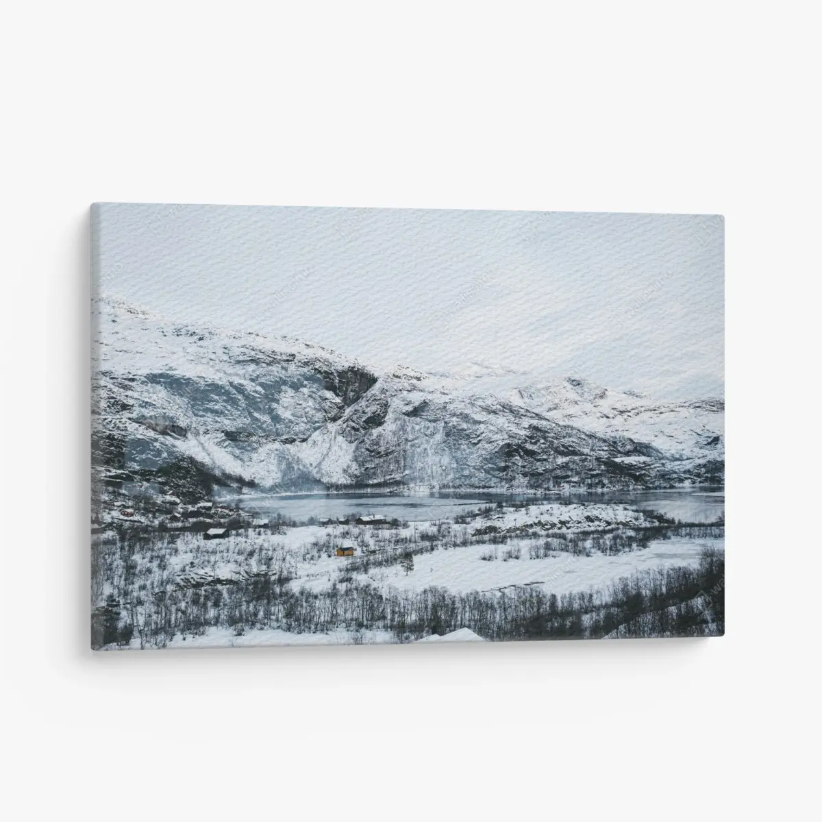 Leinwandbild ruhige winterliche berglandschaft über zugefrorenem see – Pixers®