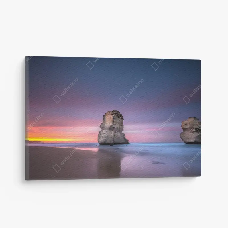 Leinwandbild ruhige küstenlandschaft mit felsformationen bei sonnenuntergang