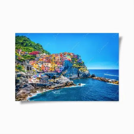 Poster farbenfrohes dorf am klippenmeer – Pixers®