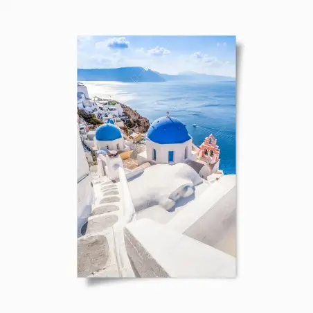 Poster sonniges Santorini blaue kuppeln und meerblick – Pixers®