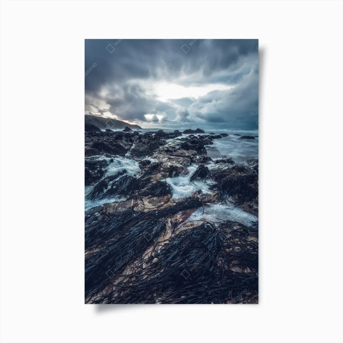 Poster stimmungsvolle felsenküste bei dämmerung – Pixers®