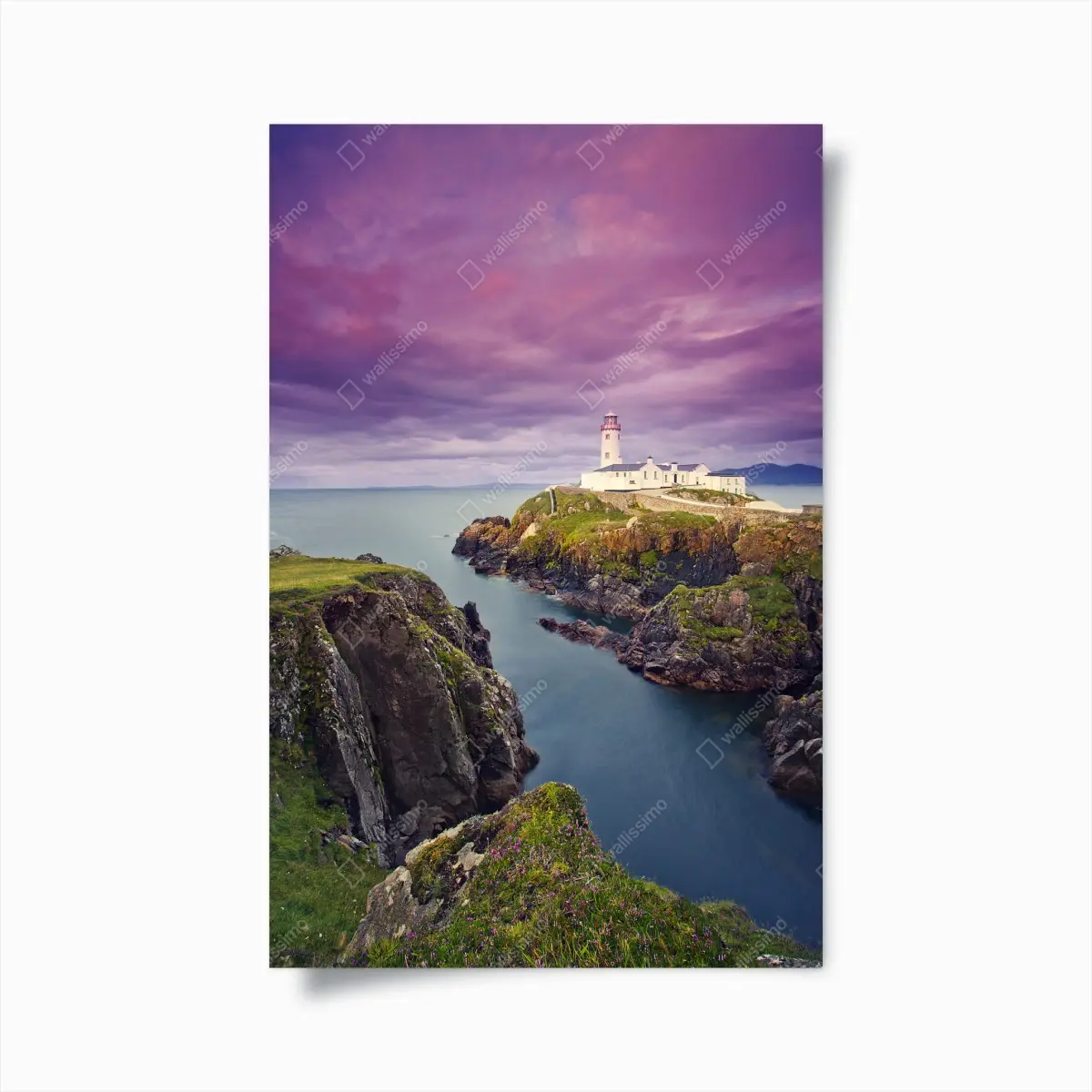 Poster lila leuchtturm an steiler küste – Pixers®