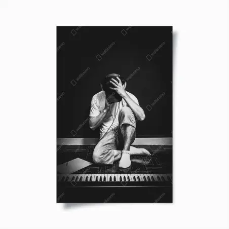 Poster introvertierter musiker am keyboard – Pixers®
