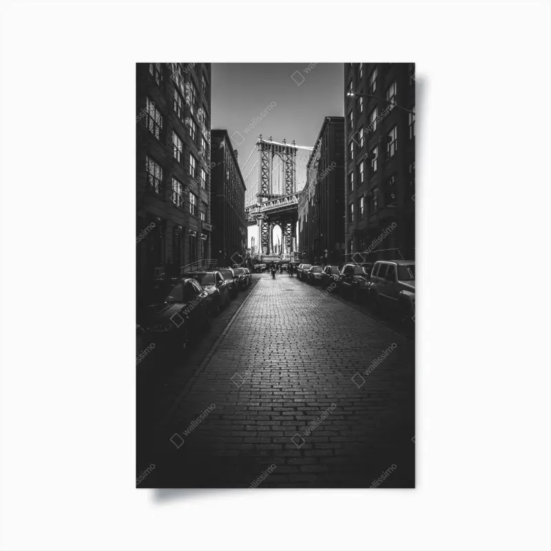 Poster Manhattan Bridge im rahmen einer gepflasterten straße