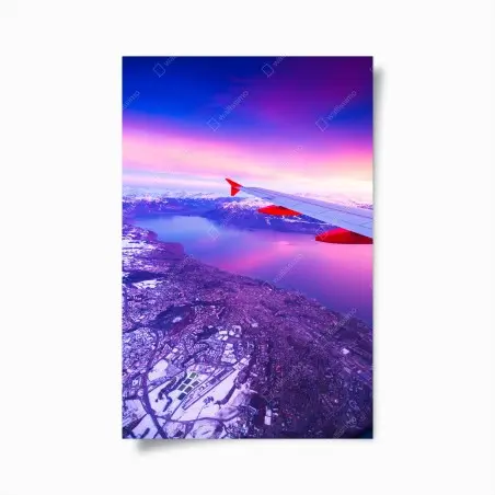 Poster luftaufnahme einer stadt am see bei sonnenuntergang – Pixers®