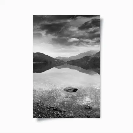 Poster ruhiger bergsee mit spiegelung – Pixers®