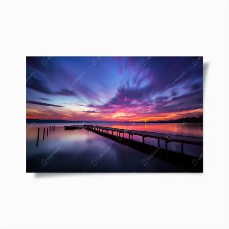 Poster sonnenuntergang über ruhigem see mit hölzernem steg – Pixers®
