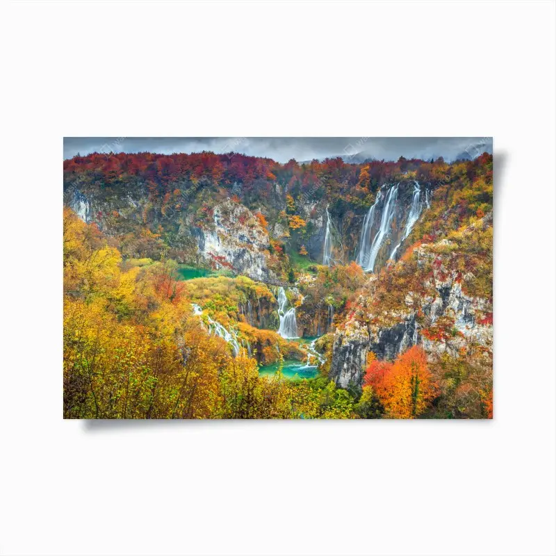 Poster herbstliche wasserfälle in einem farbenfrohen wald