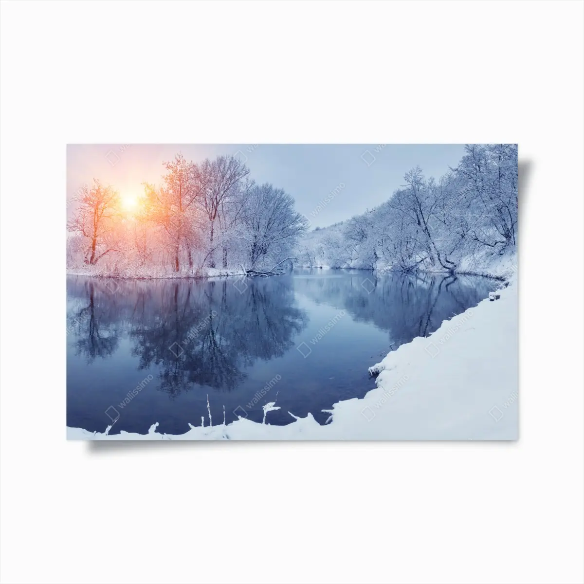 Poster winterliche flusslandschaft bei sonnenuntergang – Pixers®