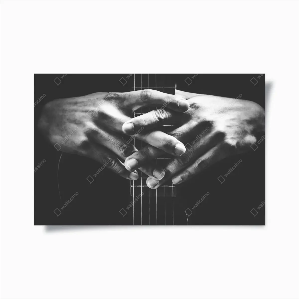 Poster verschränkte hände auf gitarrensaiten – Pixers®