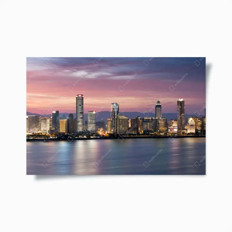 Poster ruhige stadtskyline bei dämmerung