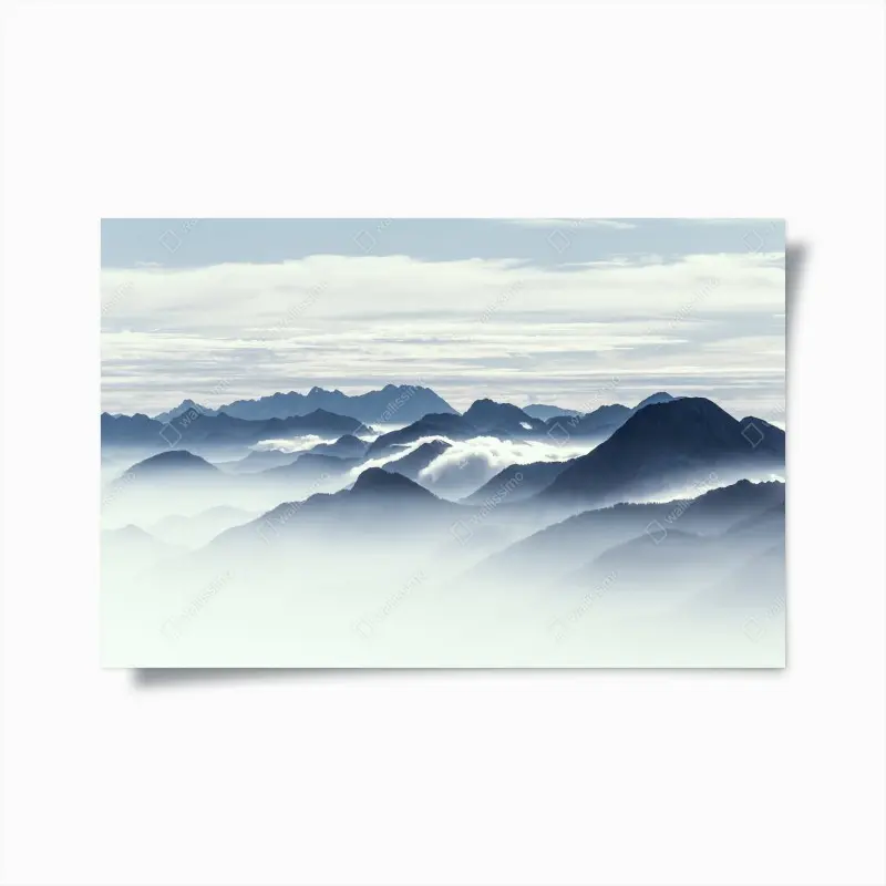 Poster neblige bergschichten im morgenlicht