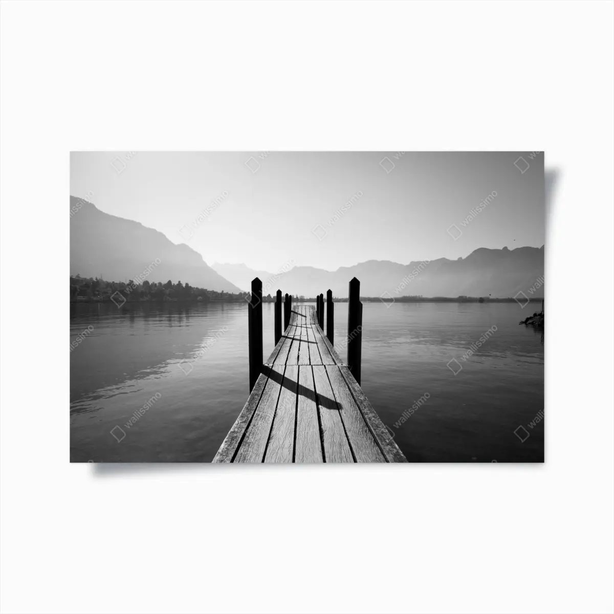 Poster ruhiger steg am see in schwarzweiß – Pixers®