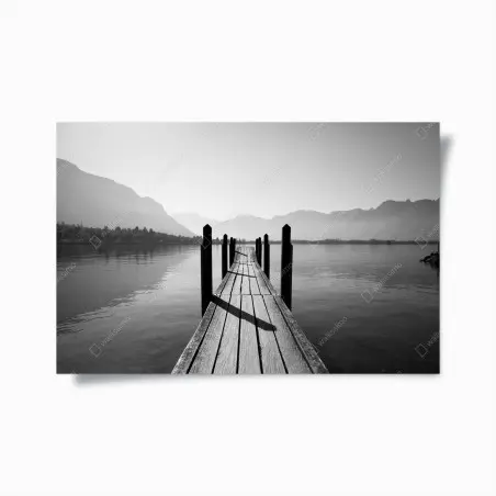 Poster ruhiger steg am see in schwarzweiß – Pixers®