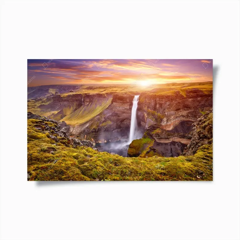 Poster Haifoss wasserfall bei sonnenuntergang