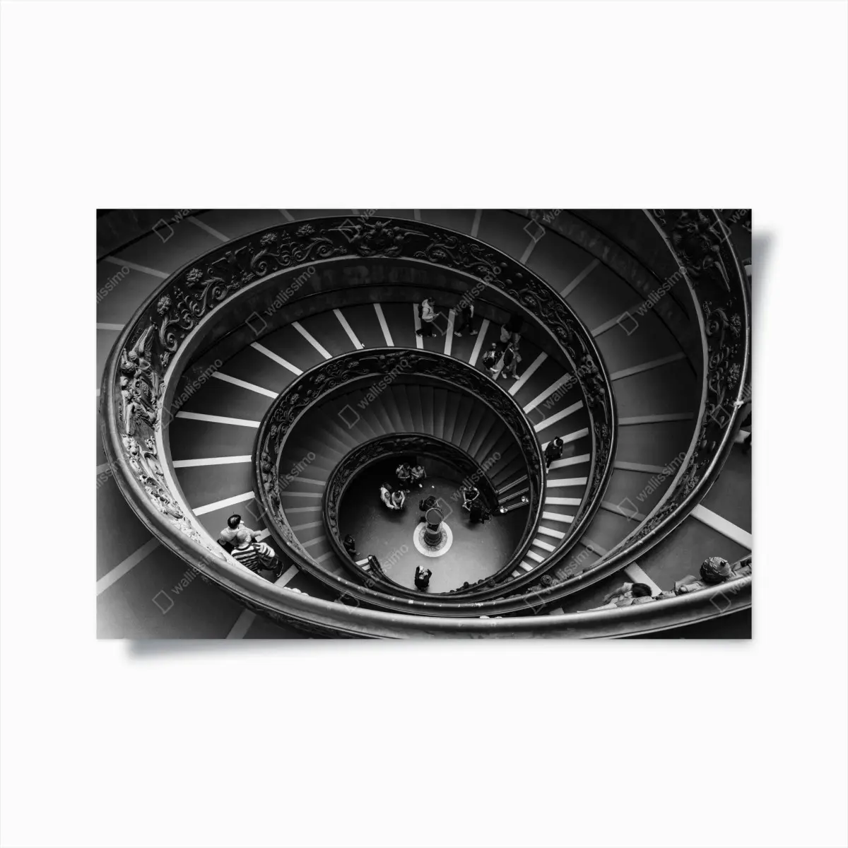 Poster dramatische spiraltreppe in monochrom – Pixers®