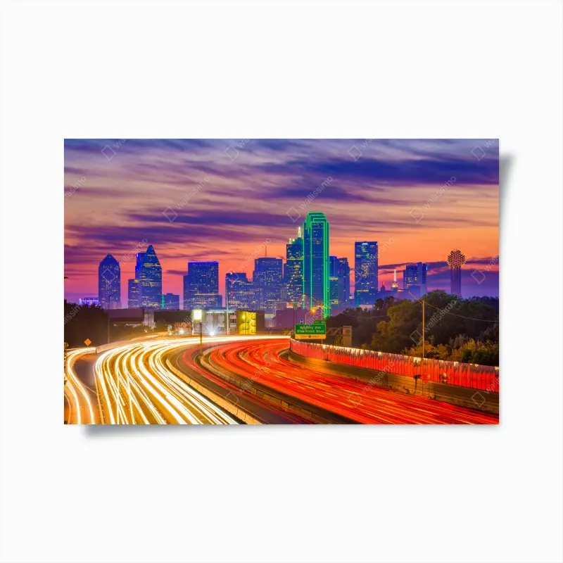 Poster panorama von Dallas bei sonnenuntergang mit lichtspuren auf der autobahn