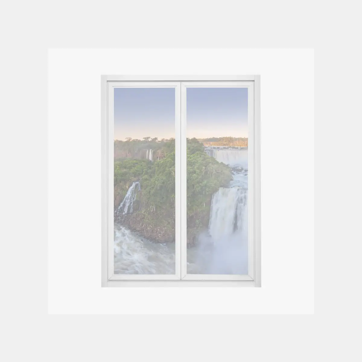 Fensteraufkleber neblige panorama der wasserfälle im üppigen wald – Pixers®