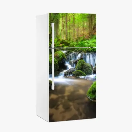 Kühlschrankaufkleber ruhiger moosiger waldwasserfall – Pixers®