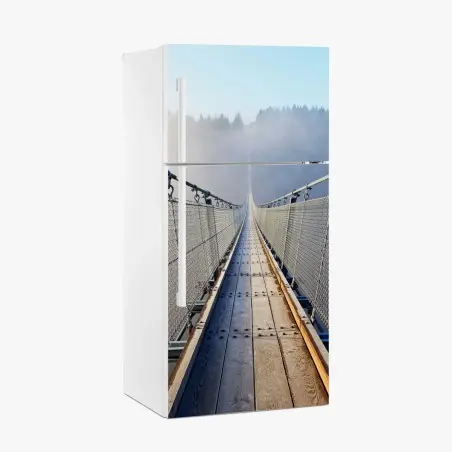 Kühlschrankaufkleber neblige hängebrücke, die in den wald führt – Pixers®